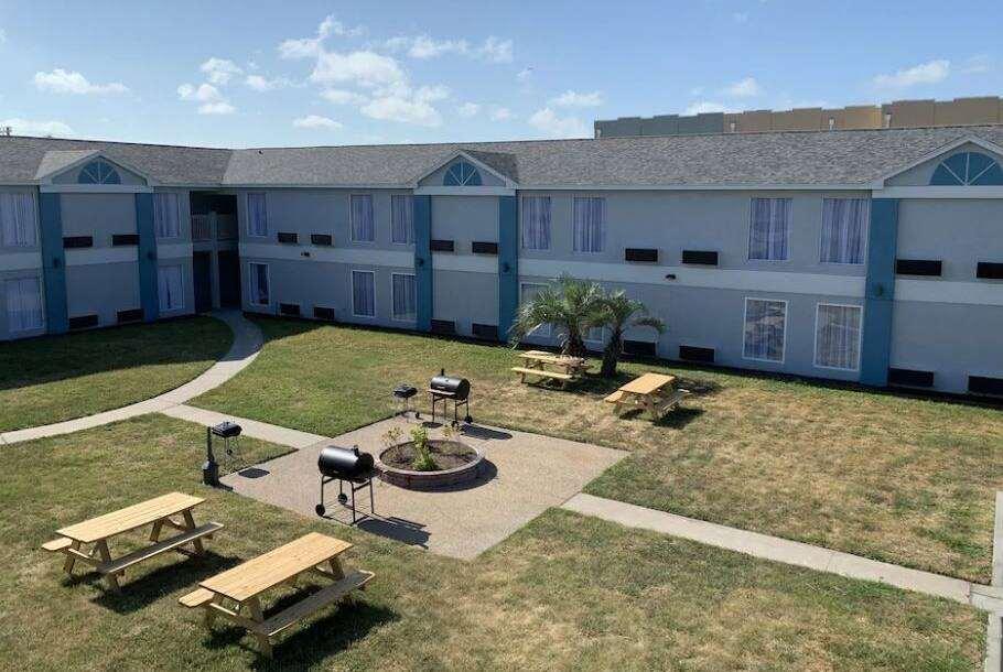 Days Inn By Wyndham Rockport Texas Экстерьер фото